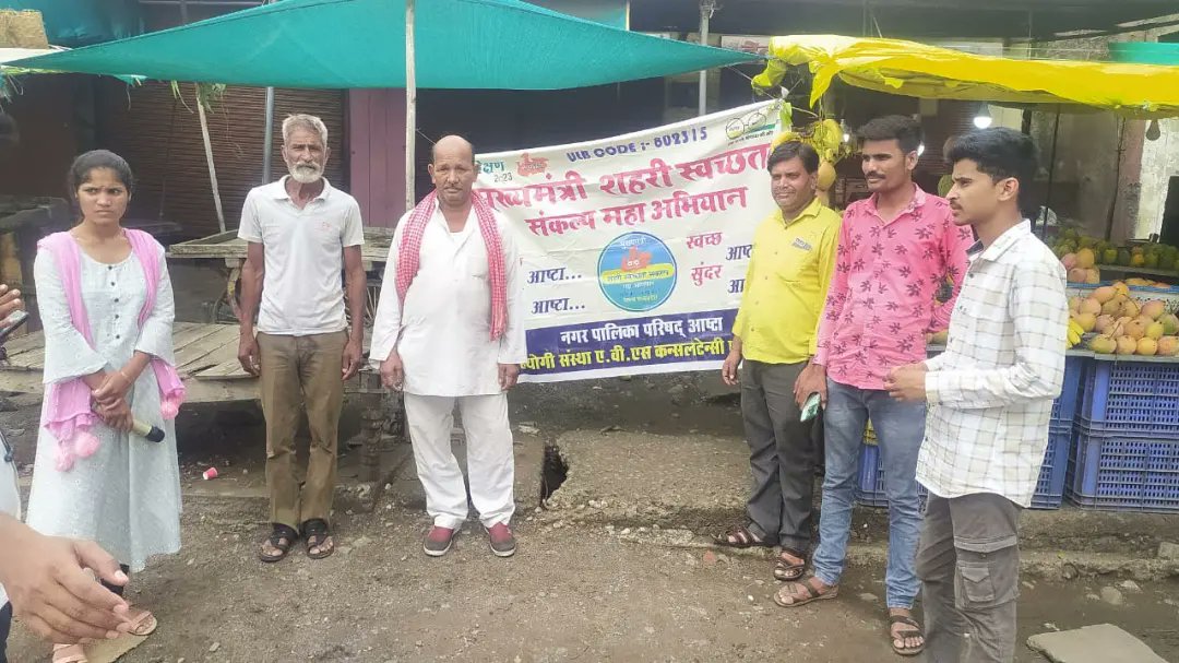 swachhashta's tweet photo. स्वच्छ सर्वेक्षण 2023 के तहत नगर के वार्डो में स्वच्छता के प्रति जागरूक करते हुए नगरवासियों एवं दुकानदारों को सिंगल यूज प्लास्टिक प्रतिबंध के बारे में तथा सिंगल यूज प्लास्टिक का न उपयोग करने के लिए समझाया गया 
@RoopaMishra77 
#RRRLIFE https://t.co/wkt2CaAuy7