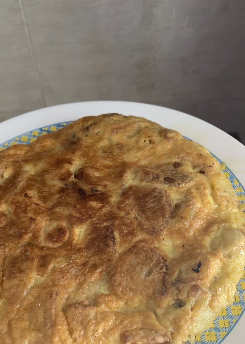 celiaaorteegaa's tweet photo. acabo de hacer mi primera tortilla de patatas flipando https://t.co/VkSuEovlMe