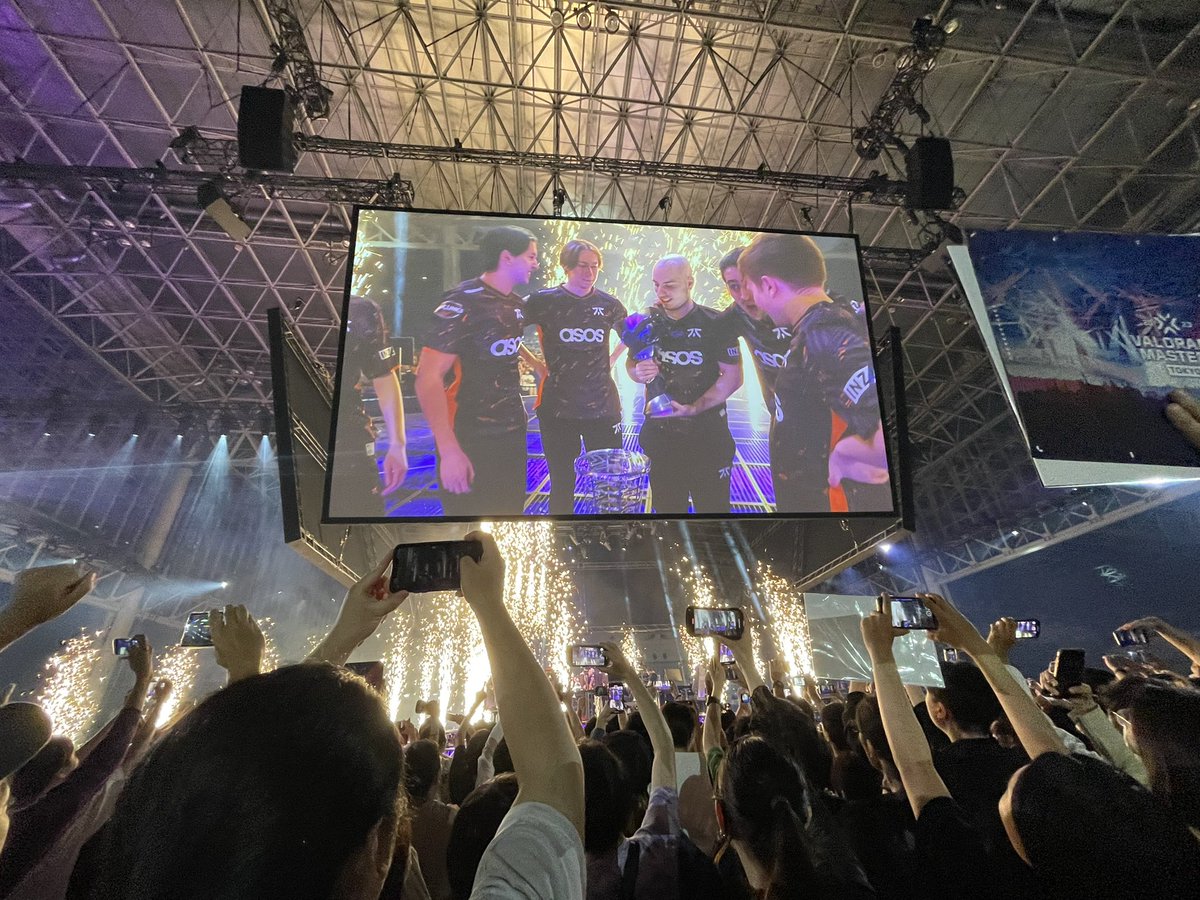 yuyu_10xx's tweet photo. Masters Tokyo楽しかったー🥰!めちゃくちゃおもろいGrand Finalやった!!奇跡が起きてRiotガンバディもいただいて震えた🥹FNATIC本当におめでとうー!!Derkeたん🤍🤍 #VALORANTMasters #VALORANT #MastersTokyo https://t.co/zXqeeAFNVw