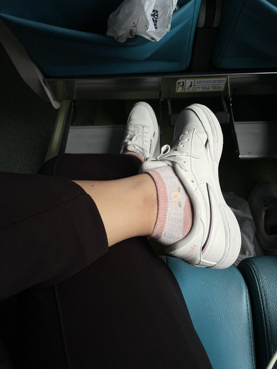 bungaftmh's tweet image. Reebok Club C 85 Vegan Woman~ hadiah ultah tapi #byrequest hehe ✨✨