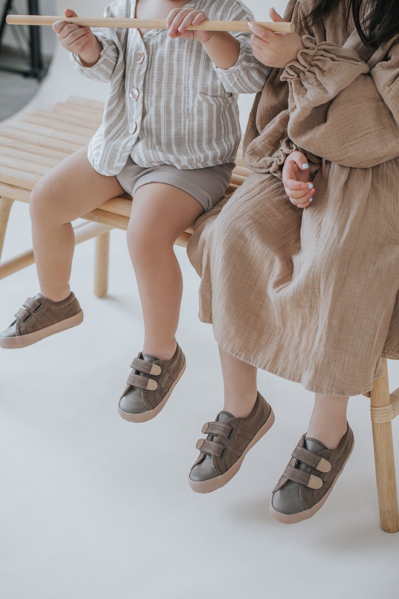 supergasg's tweet photo. Be a little fashionista with Superga x Leia Lauren
Superga x Leia Lauren 2750 Junior Strap Shitake https://t.co/oN1o96WEZM