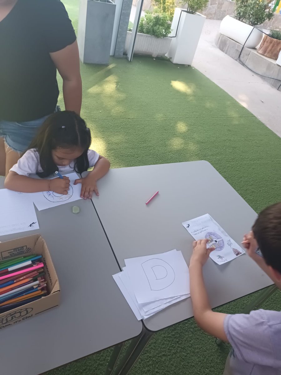 #NochedeSanJuan los peques este📷'Mural de los Deseos'
#escapadaMadrid #actividadesEnMadrid
#Animación #Splash #ParqueLúdicoDeAgua #familyfriendly #Ecofriendly #bungalows #Suites #turismoMadrid #Madrid #Naturaleza #CampingMadrid #BusCampingMadrid
@CampingMadridArcoIris