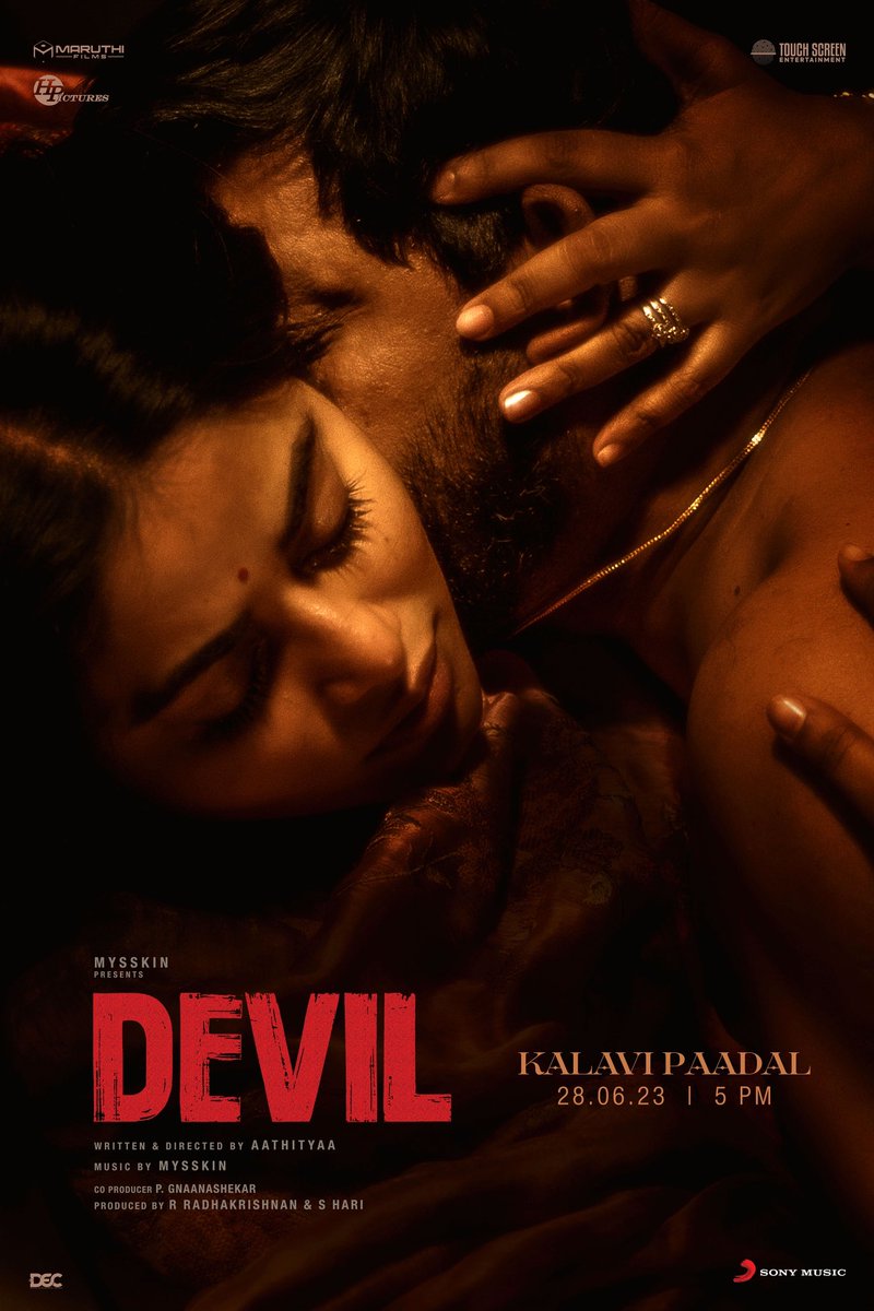 Mysskin the music director arriving with first single #Kalavipaadal from new movie #Devil directed by his brother #Aathityaa after #Savarakathi. Film stars #Vidharth #Poorna #ShamnaKhasim #Mysskin Here is the single making video promo youtube.com/watch?v=uIu6Uv…