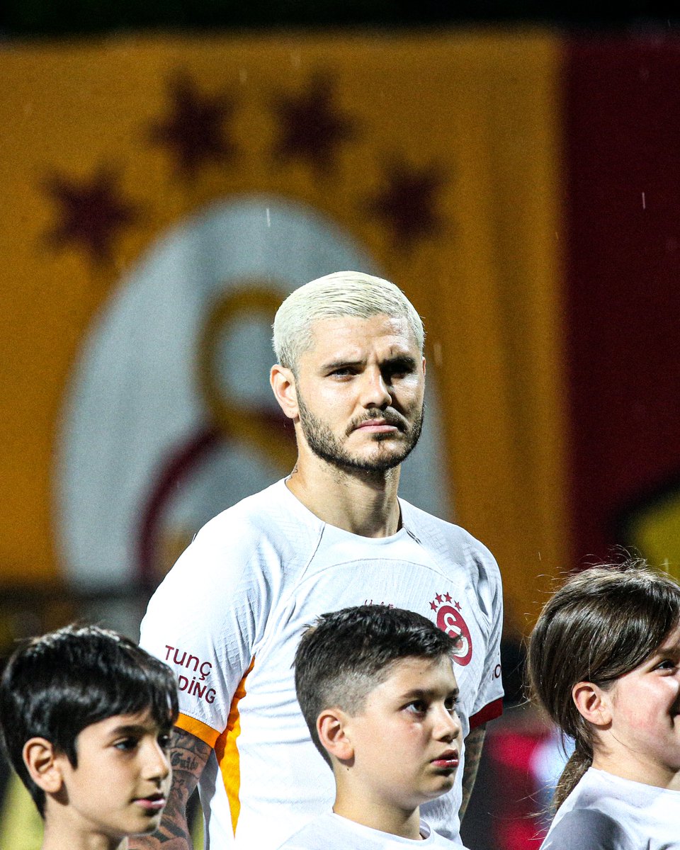 Fatih Altaylı: "Icardi, Suudi Arabistan’a gitti mi?"

Erden Timur: "Hayır. Çok iyi bir teklif yapıldı ama Avrupa'da, özellikle de bizde kalmak istiyor. Ama Suudiler şu anda bütün dünyada transfer piyasasını kilitlediler. Suudilerin rakamlar delirmiş. Menajerlerin gözü orada ama