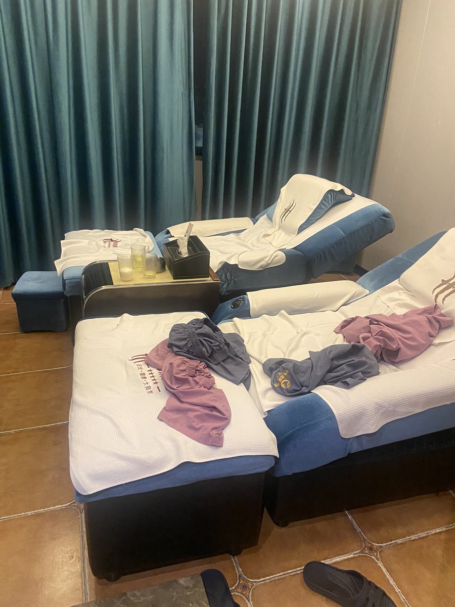 sem_tony's tweet image. Looking for the ultimate stress relief? Treat yourself with a relaxing massage today! 😌💆‍♀️💆‍♂️