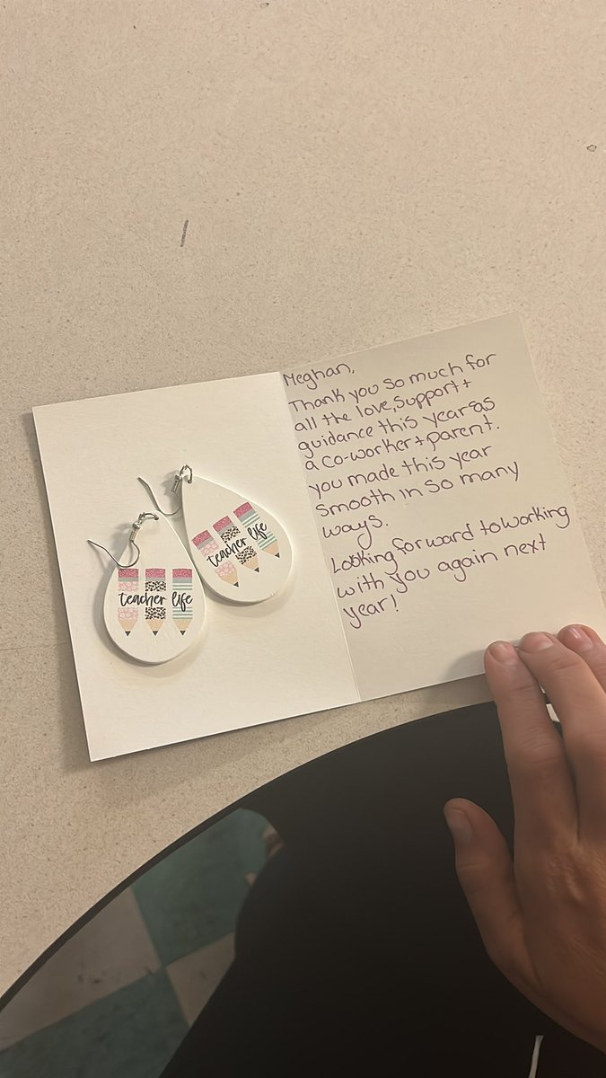 A surprise to brighten my Monday morning. #feeling #appreciation <a href="/BerwickSchool/">Berwick School</a> #teamwork makes the school work! <a href="/AVRCE_NS/">Annapolis Valley Regional Centre for Education</a>