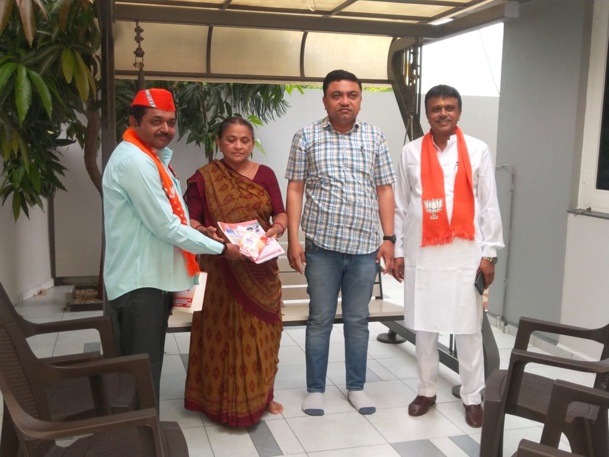 BJP4Gujarat's tweet photo. મોદી સરકારના સફળ 9 વર્ષ પૂર્ણ થવાં પર કર્મઠ કાર્યકર્તાઓ નાગરિકો સુધી પહોંચાડી રહ્યાં છે 9 વર્ષની ઉપલબ્ધિઓની માહિતી
#BJPGharGharSamparkAbhiyan https://t.co/twVMv0Arda