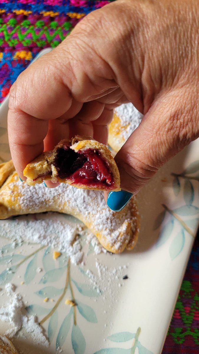 tererecetas's tweet image. Exquisitas empanadillas de cerezas del Jerte

tererecetas.com/2023/06/empana… #cerezas #picotas #recetas #food #foodie