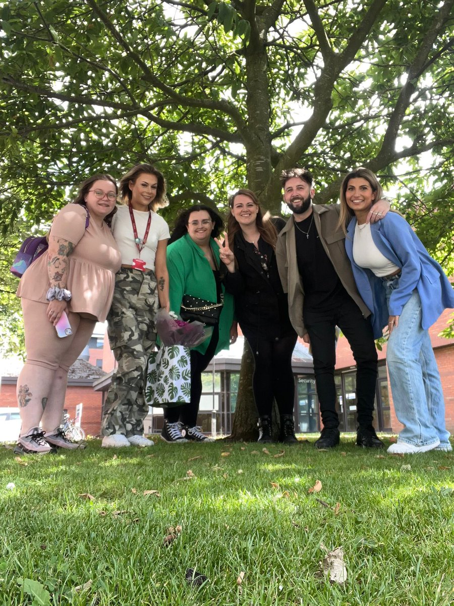 RMN_Louiseee's tweet image. When I decided to go back to uni, 3 years felt like such a long time! And yet, now all I can think is how quickly the time has gone! We’ve done it, just placement hours to finish and we’ll be registered mental health nurses!
#uclan #classof2023 #nursing