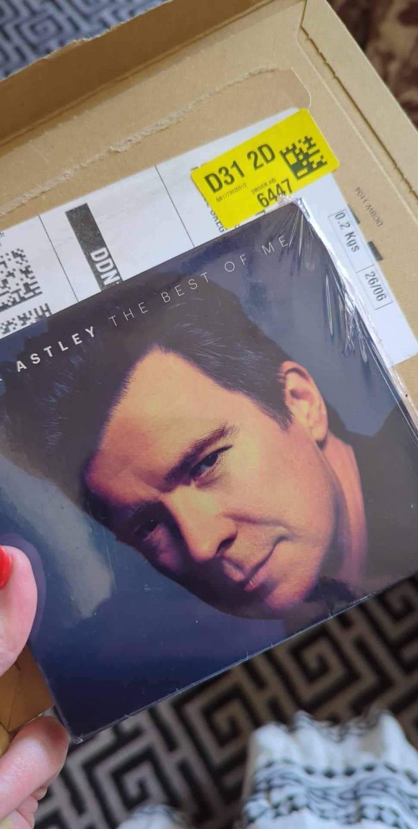 Had to be done... <a href="/rickastley/">Rick Astley</a>  👏👏 <a href="/EmbassySkegness/">Embassy Theatre, Skegness</a> date perhaps? DM me 🤙