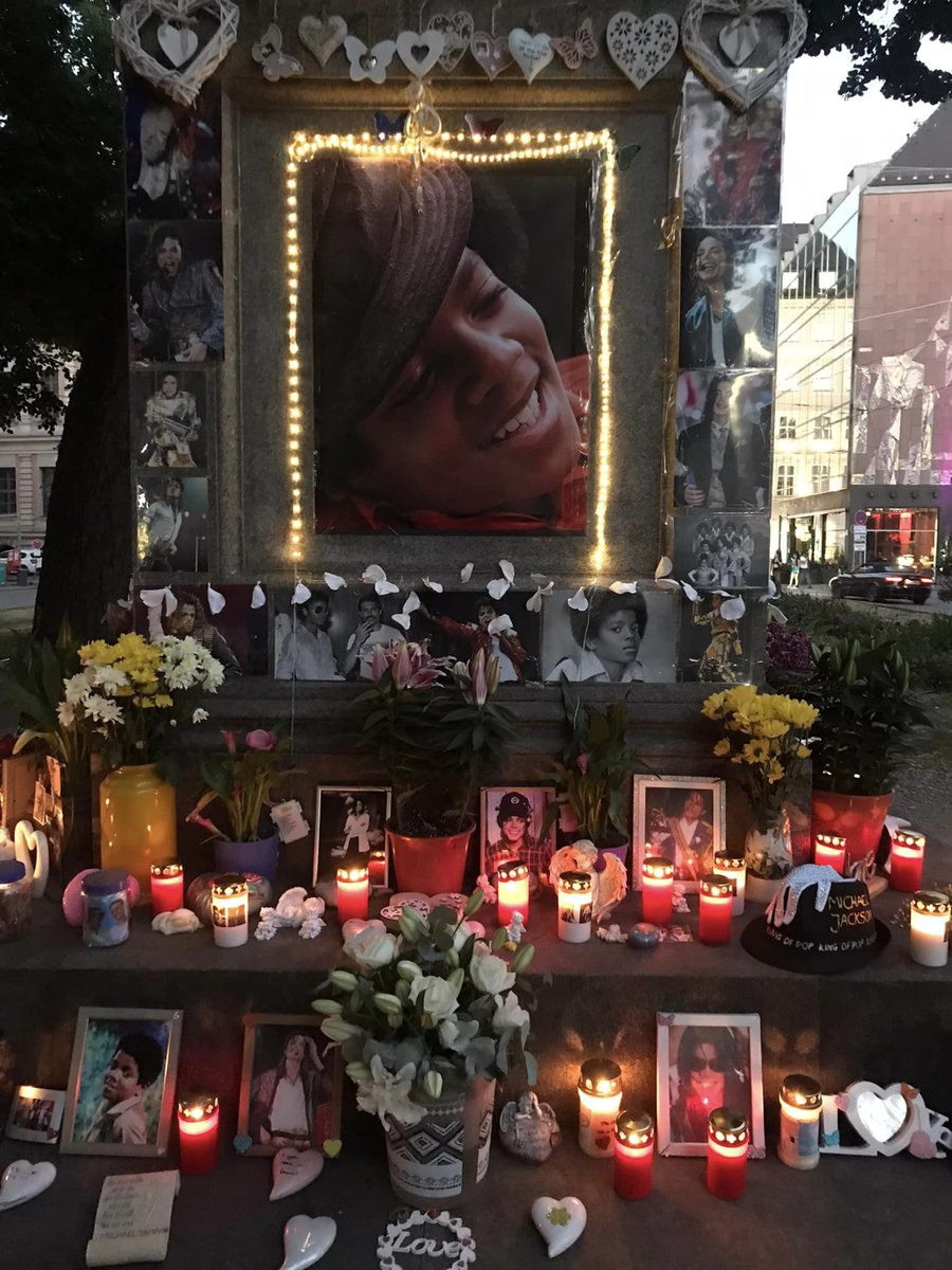 MjFrequency's tweet photo. Memorial Munich 06/25/2023 ❤️❤️❤️
#MichaelJackson #MJFam #MJInnocent #MichaelJacksonHumanitarian #MemorialMunich #AlexGernandt https://t.co/TFdD6iTUfa