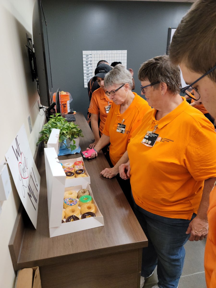 Temple 6863 celebrating our All-star Met team with sweets and donuts on this appreciation week day 1 !!!! Thanks for all you do for everyone team “y’all rock” @BacaDavidbaca6 @thewaysheROLS @metwiles @chance_lowry @garland_haynes @jaimee_weghorst