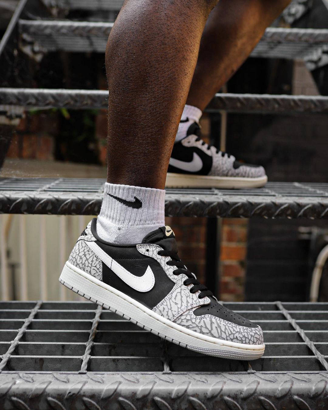 size on X Borrowing an instantly recognisable design motif from the iconic AirJordan 3 the Air Jordan 1 Low Black Cement is now available online in store https t 763KrrYh3k IG size w1 carnabyst htt...