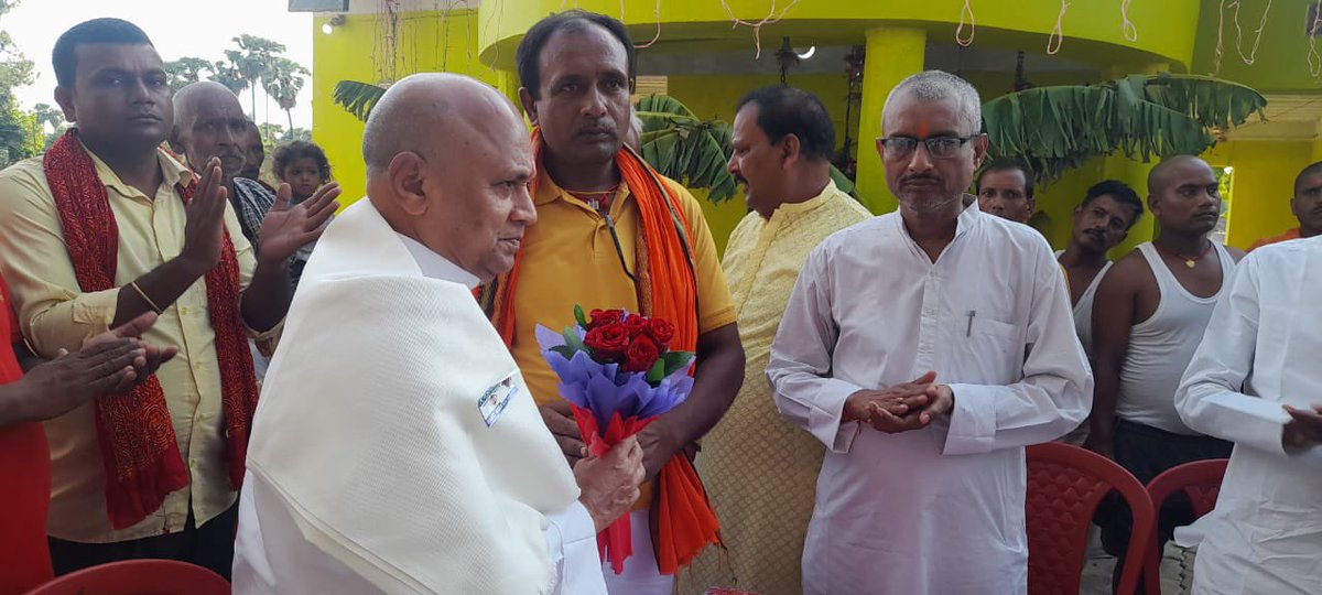 बिहार शरीफ  के  सिंगथु गाँव में भगवान शिव,भगवान महावीर और माता भगवती की प्राण प्रतिष्ठा कार्यक्रम में शामिल हुआ ।