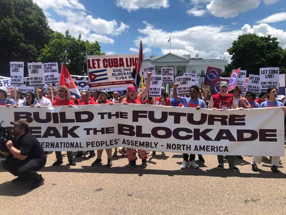 En el mundo entero se condena el bloqueo y se exige el fin del genocidio,  1335 ciudades dicen #AbajoElBloqueo asesino. #Cuba 
#CubaViveyVence