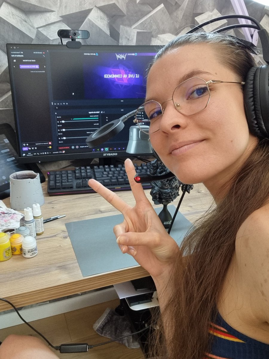 GOGOOO TWITCH.TV/LUNATYKA_