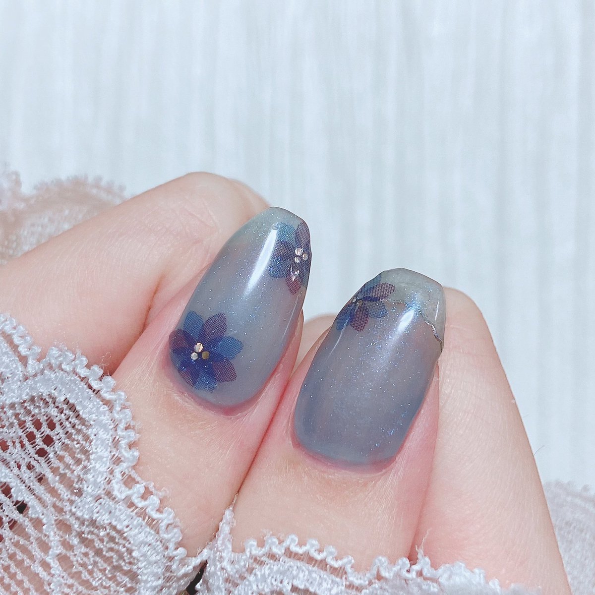 sayaka_selfnail's tweet photo. 💙ガクアジサイネイル💐
HOMEIネオンカラーであるNEL17のOcean Blueを使ったネイルです！
1度塗りで淡い青,2度塗りで爪の先端透けて素敵なカラー
他にも使用したカラーの詳細はインスタにあります🙇‍♀️

#HOMEI
#HOMEIネオン
#HOMEIウィークリージェル
#PR 
#NEL17 https://t.co/oaxJ3gvGVz