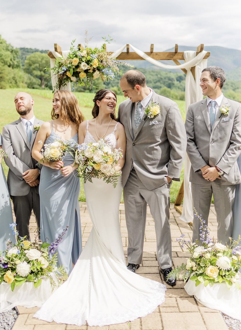 lilnuggzz's tweet photo. I did that 😍😍 #florist #weddingflorals https://t.co/zNDObNhVKh