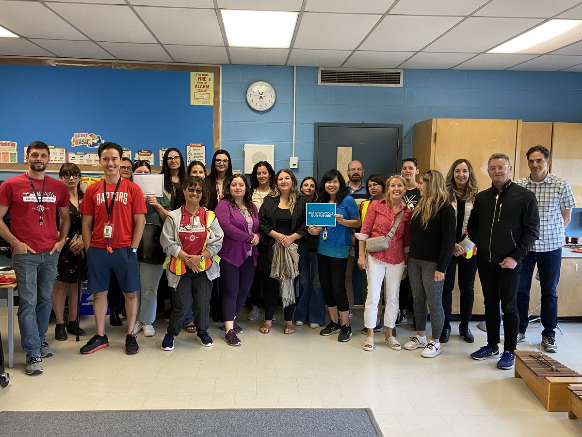 TeacherSEC's tweet photo. #RedforEd right down to the tips of my toes! Standing with my @ETFOPeel colleagues in support of the @ETFOcb team returning to the central table today. #OntEd #supportpubliceducation #TelltheMinister #fairbargaining https://t.co/WLUwbv5k04