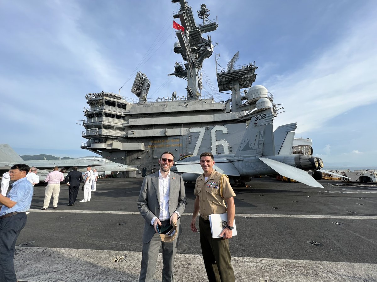AusAmbVN's tweet image. “Peace through strength” - motto, USS Ronald Reagan 🇻🇳🇺🇸