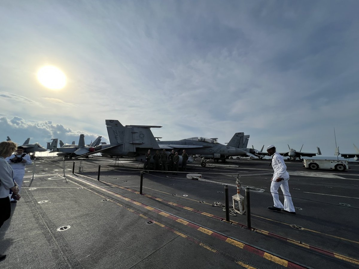 AusAmbVN's tweet image. “Peace through strength” - motto, USS Ronald Reagan 🇻🇳🇺🇸