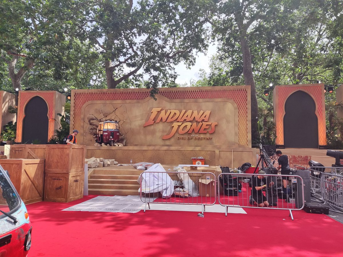 OlechFilmLover's tweet photo. Waiting for London's premiere of @IndianaJones at @cineworld. #indianajones #HarrisonFord #MadsMikkelsen #phoebewallerbridge @HarrisonFordLA https://t.co/Rj836mYVU4