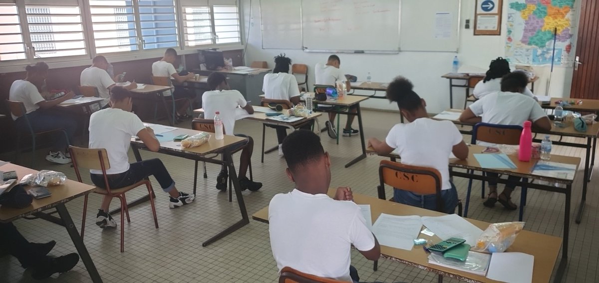 Les épreuves du Diplôme National du Brevet ont bien débuté au <a href="/clg_SadiCarnot/">Clg Sadi Carnot</a> .
Courage à tous les candidats.
#Exam #DNB2023 <a href="/AcGuadeloupe/">Académie de la Guadeloupe</a>