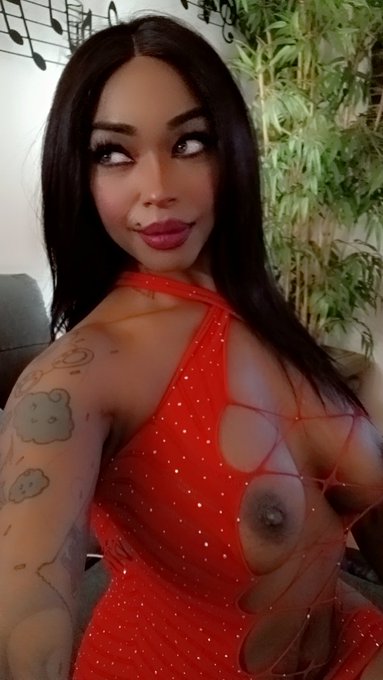 Just some candid pictures I'd probably never post anywhere else. #red #blackgirls #GoodMorningTwitterWorld<a href="/tag/red"class="tags"><span>#red</span></a><a href="/tag/blackgirls"class="tags"><span>#blackgirls</span></a><a href="/tag/goodmorningtwitterworld"class="tags"><span>#goodmorningtwitterworld</span></a>