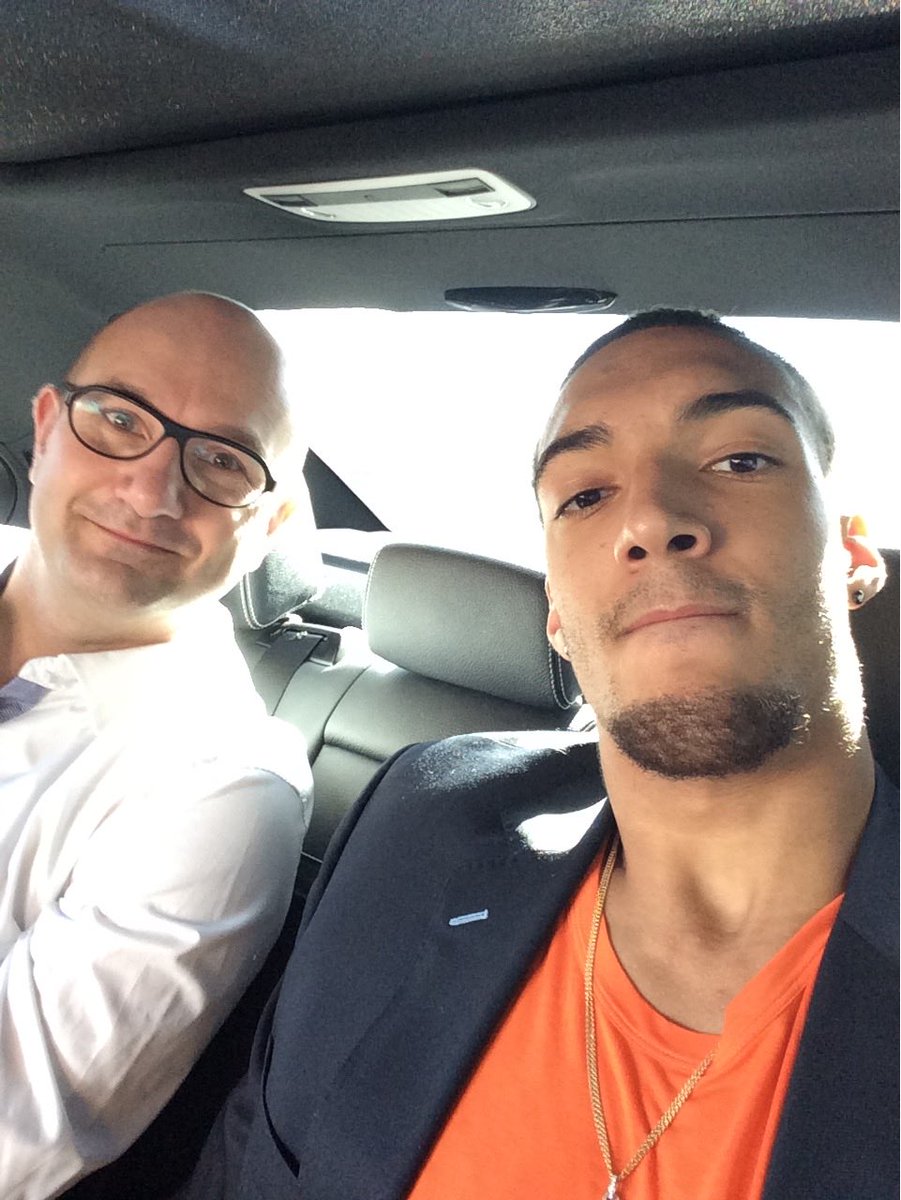 Joyeux anniversaire Mister Rudy ! 31 ans ! <a href="/rudygobert27/">Rudy Gobert</a> ! Notre Ambassadeur , notre ami depuis 10 ans ! À bientôt ! #WedontChange :) #AcadémieGautierCholetBasket <a href="/GautierFrance/">Gautier</a>