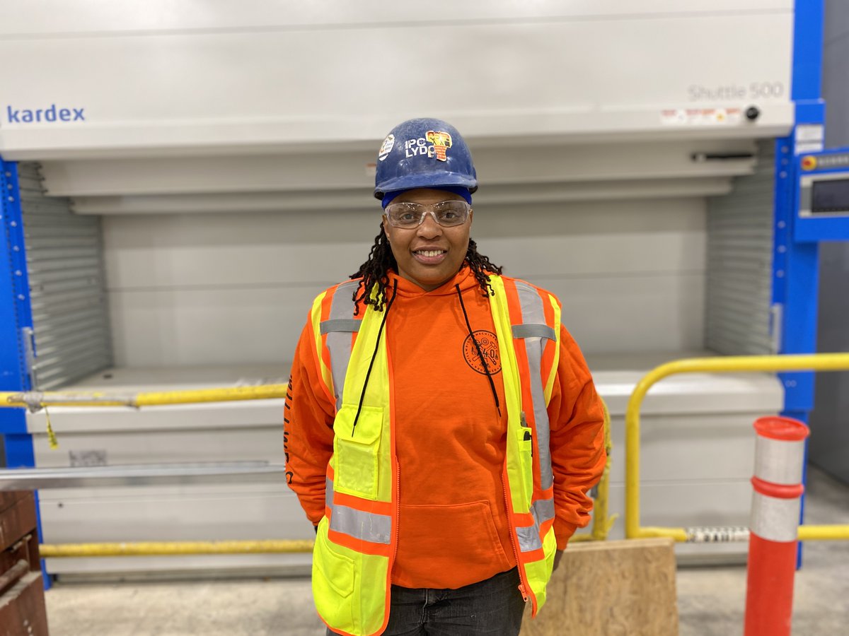 Starting the week with #MagazineMonday! Have you read the new issue yet? Check it out and read about our outstanding members like Local 740 foreperson Sharice Elmore! Sharice talks about how the union lifts #UnionCarpenters here in NYC! Check it out here: ow.ly/GMUy50OX3S9