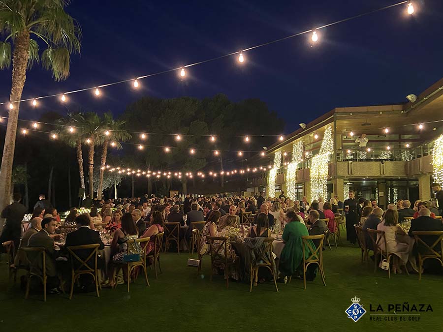 GolfLaPenaza's tweet photo. #50Aniversario Una noche de destellos 🎆 https://t.co/CXb3Q9KFLf https://t.co/b7ipRKbCHQ