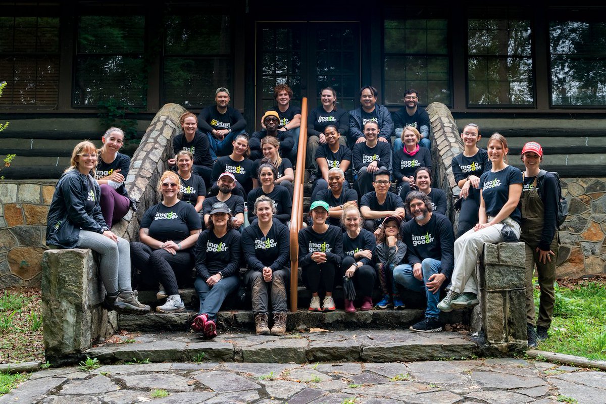 modomodoagency's tweet photo. We can't believe another #DoGooder volunteer event has come and gone. Our Modoers wrapped up our Q2 DoGooder day with The @ChattPark and had fun getting dirty cleaning up trails. Special shout out to Ranger Dave &amp; the CNPC team!
#DoingGood https://t.co/Llow1gbodU