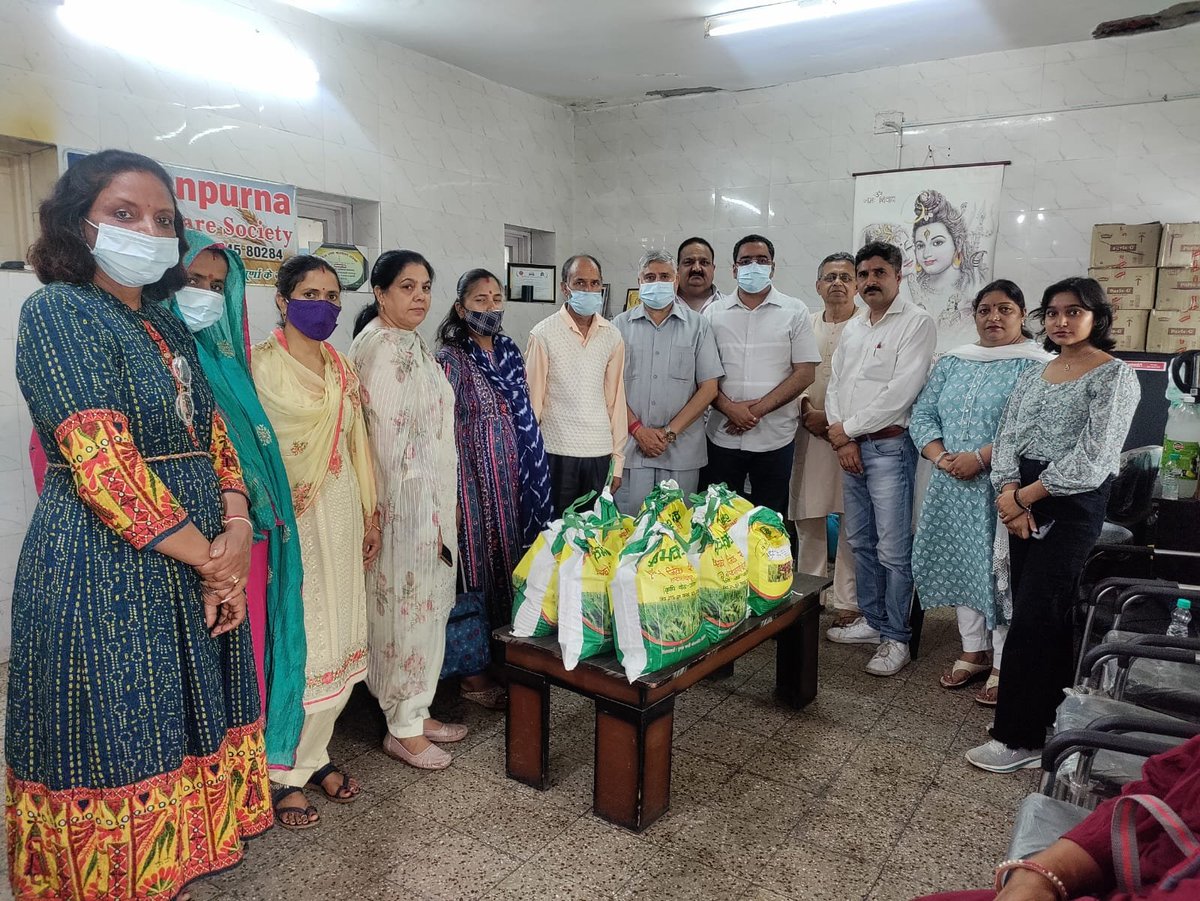 A 
Big 
THANK YOU #NikshayMitras
 for 
🙌Nutrition Kits 🍱🍽️😋distribution at Palampur #Kangra #Himachal coordinated by STS Gopalpur

Kudos 2 TEAM

Psychosocial support goes long way in empowerment & helping PwTB recover quickly

#TBMuktBharat 

@TbDivision 
@mukt_tb 
@drrksood