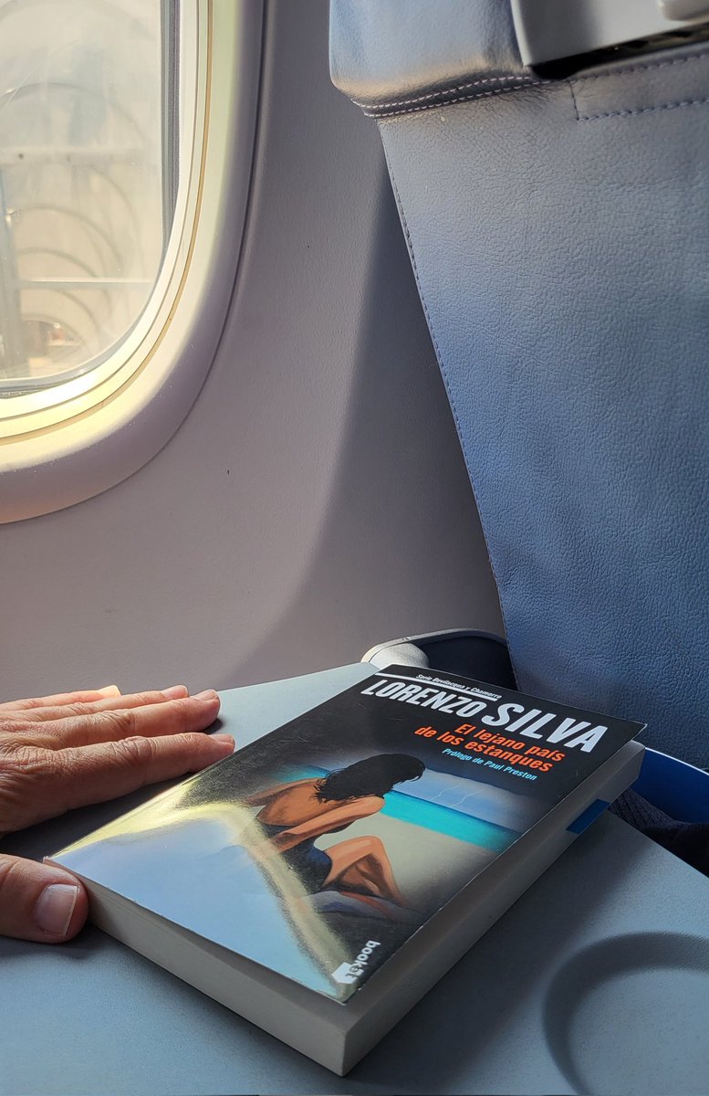 josegomez_twt's tweet image. Empiezo semana viajando con los agentes Bevilaqua y Chamorro. Con esta compañía, y la tripulación de @aireuropa, todo esta bajo control.
@VilaSilva
#librosrecomendados #aireuropa #lorenzosilva @EdDestino @Booket_Planeta