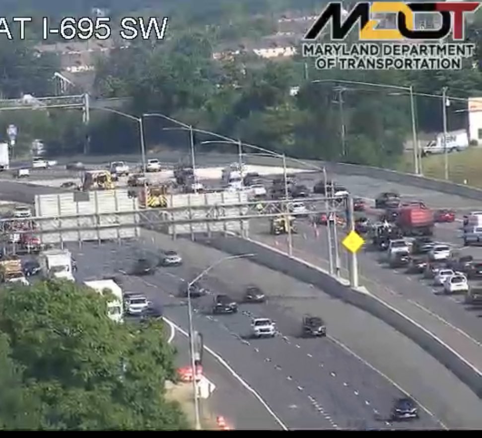 Crash on the IL of the beltway after I-95(SW) blocks two left lanes. Delays begin from Washington Blvd. @wbalradio @98Rock #wbaltraffic #mdtraffic #Arbutus