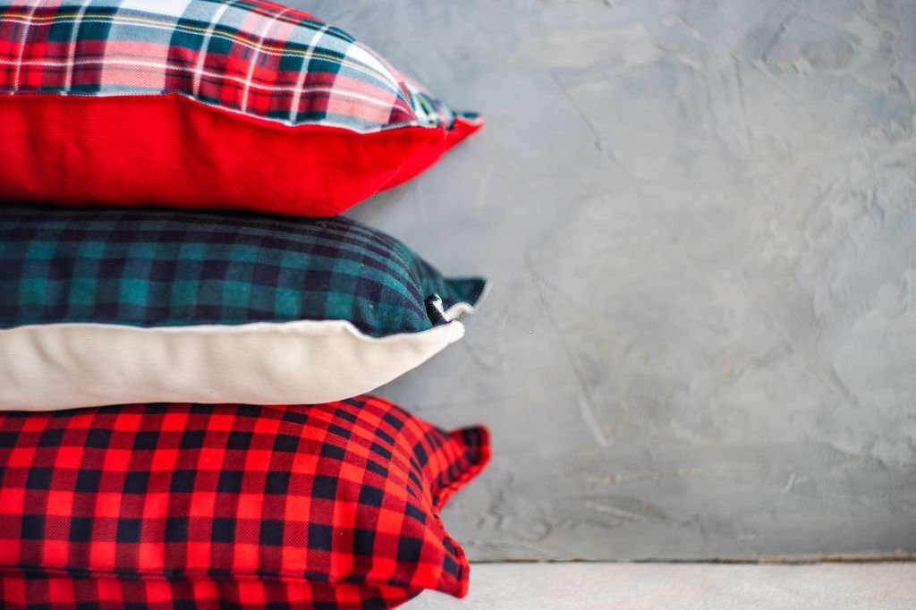 Add a touch of Scottish charm to your home with our cozy tartan cushions! 🏠✨ These stylish accessories will instantly elevate your decor and provide comfort like never before. 🎨🛋️
scottishkiltshop.com/products/cushi…

#TartanCushions #ScottishHomeDecor #CozyLiving #HomeStyling #scottish