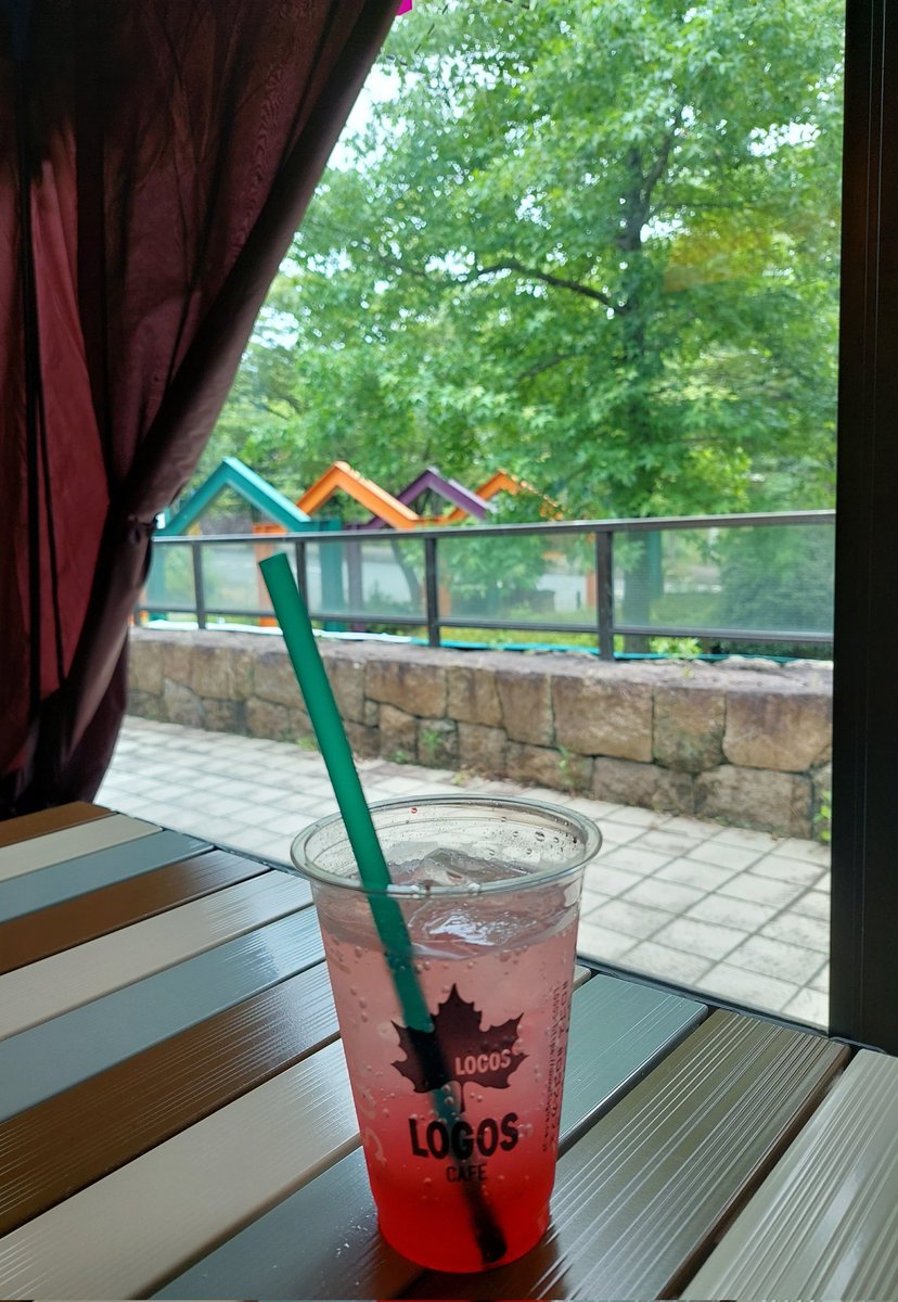 h60246782's tweet photo. 初ロゴスランド🍁
ギアをあちこちで感じられて幸せやった🥺
良さげなポップアップテントも見つけてしまった…
#NFT
#アウトドア
#キャンプ
#ロゴス https://t.co/HEc175BDfG