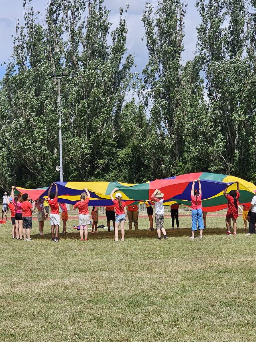HenryMaynardE17's tweet photo. Another successful Sports Day for Years 3-6.
Over 400 pupils taking part this morning.
Well done to all children and a big thank you to those who came and supported!
#Ambition
#Community
#TeamMaynard https://t.co/f0Qk6zSzEi