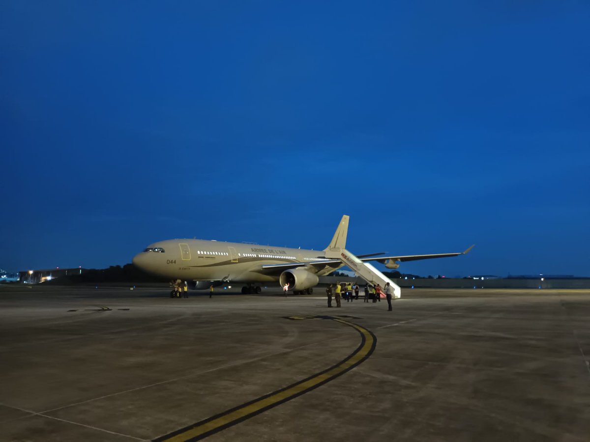 EtatMajorFR's tweet image. #PEGASE23 | After a stop in UAE 🇦🇪, 6 Rafale, 3 MRTT Phénix and 2 A400M Atlas landed in 🇸🇬. 
At the same time, 4 Rafale, 2 MRTT Phénix and 1 A400M Atlas landed in 🇲🇾 #cooperation
➡️ #Reactivity and #projection of @Armee_de_lair at 11,000km in 30 hours.