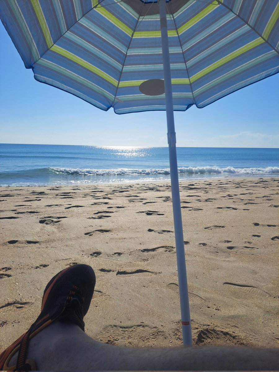 Good Monday morning investors ☀️🌴

Chillin out at the beach today. ⛱️🏊‍♀️

 ❤️  my F.I.R.E. life 💯