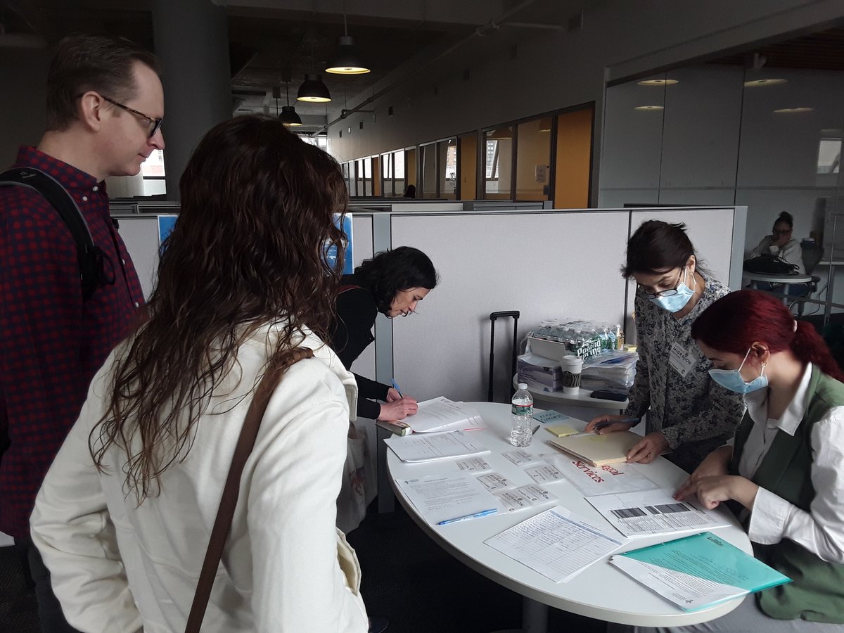 On 6/20, #WorldRefugeeDay, we held a legal clinic for new arrivals from the southern border at the Asylum Seeker Resource Navigation Center + screened/provided legal advice to 36 individuals + families.   

T/Y @nycimmigrants @AIGInsurance @MarshMcLennan
@CathCharitiesBQ @nylag