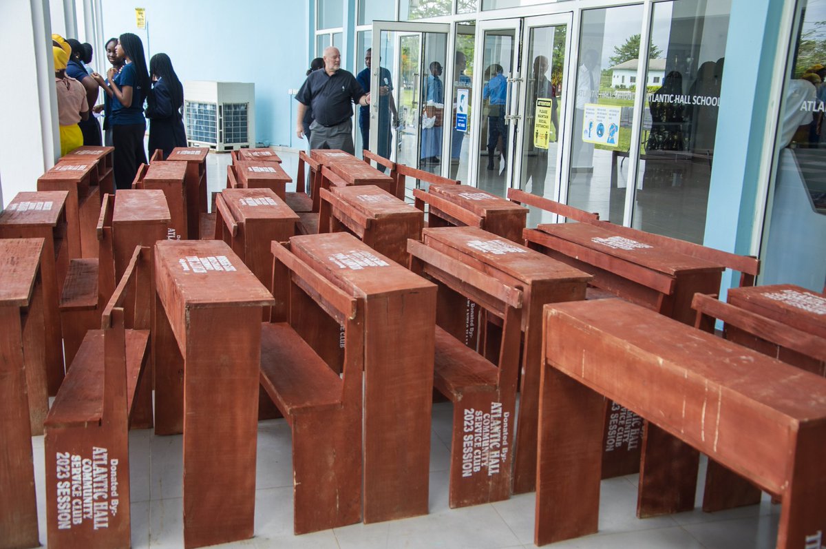 Atlantic Hall Community Service Club recently donated some furniture and educational materials to a government-owned school, Pobuna Secondary School in Epe, Lagos.

The items donated were forty (40) newly constructed wooden desks and benches, Forty (40) packs of writing materials