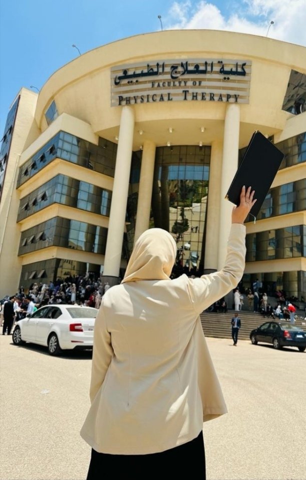 nour5160's tweet photo. الحمد لله لقد هرمنا و الله
رسميًا طبيب امتياز ♥️🐥
#Officially_graduated 🎓♥️ https://t.co/szAHopzxjH