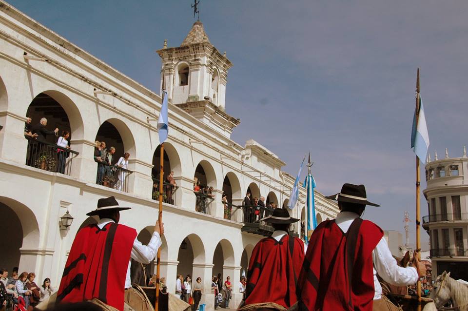 SaltaSoyOk's tweet photo. Salta, la provincia más gaucha de Argentina ❤
El gaucho es parte de la cultura viva de Salta. En toda nuestra provincia se mantiene la tradición y la figura de nuestro héroe, el General Güemes, es siempre recordada por todos los salteños.👏🏽

📷 Visit Salta https://t.co/xNul4WVFqv