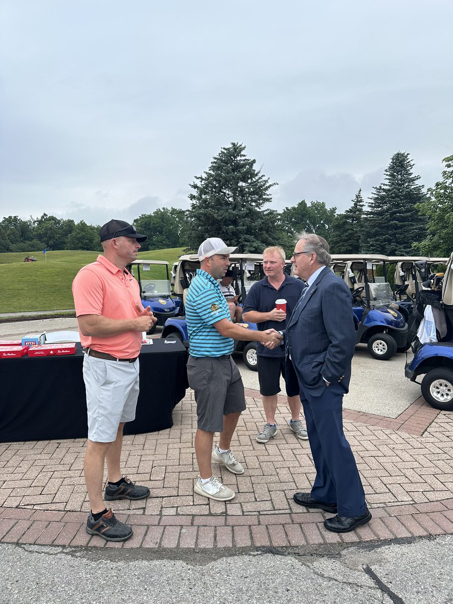 My caucus colleagues and I were thrilled to attend the @PoliceAssocON’s 2nd annual golf tournament. Proceeds from the tournament will go to @BadgeLifeCanada and @CanadaBTB, supporting service members across Canada living with Post-Traumatic Stress Injuries.