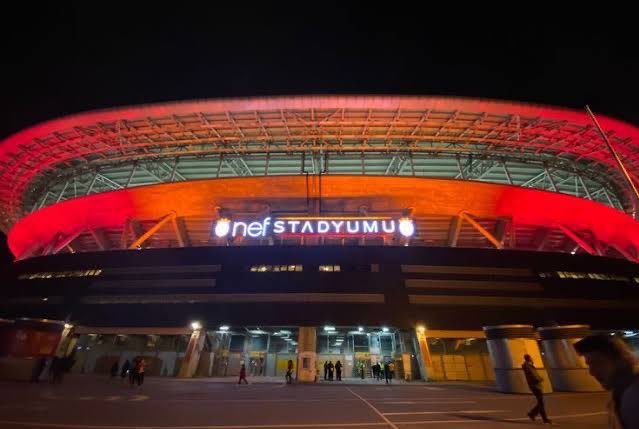 Galatasaray’ın stadyum ve forma göğüs sponsoru SİXT Rent A Car oldu.

Galatasaray 5 yıllık anlaşmadan toplamda 100M€ kazanacak. (Spor Arena)