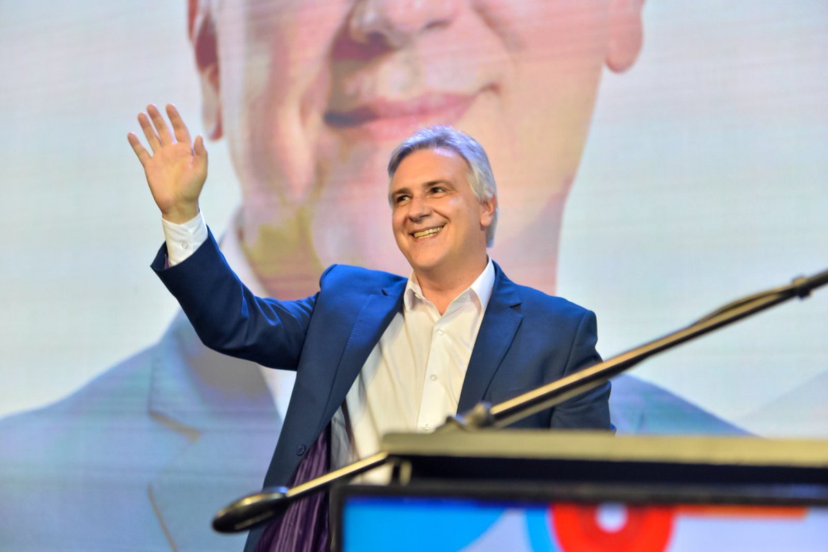 ¡Felicitaciones <a href="/MartinLlaryora/">Martín Llaryora</a>!
Fuiste Intendente de San Francisco y la transformaste. Sos Intendente de la ciudad de Córdoba y la estás transformando. ¡Estoy segura que vas a ser un gran Gobernador! #CórdobaParaAdelante