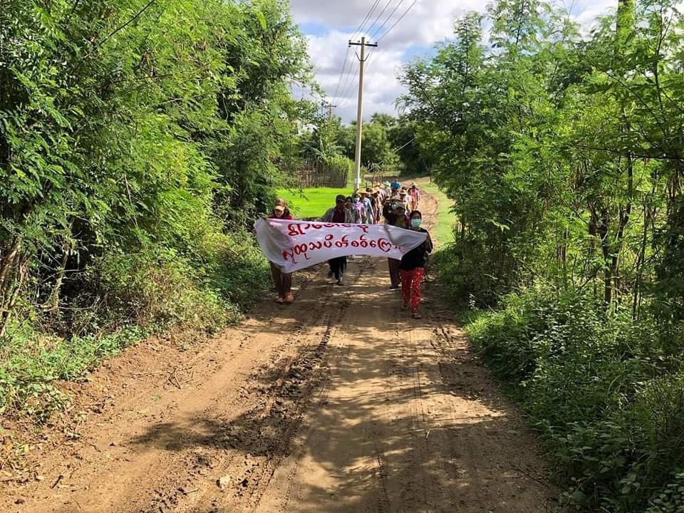 katycho22222's tweet photo. #Yinmarpin and #Salingyi coalition strike marched to show their rejection towards Military rules,despite Junta’s brutality.Nothing can stop our revolutionary spirit.
Be safe heroes.🙏🏽✊🏽💪🏽
#AcceptNUGRejectMilitary 
#2023Jun26Coup #WhatsHappeningInMyanmar https://t.co/tJKxCyAlYM