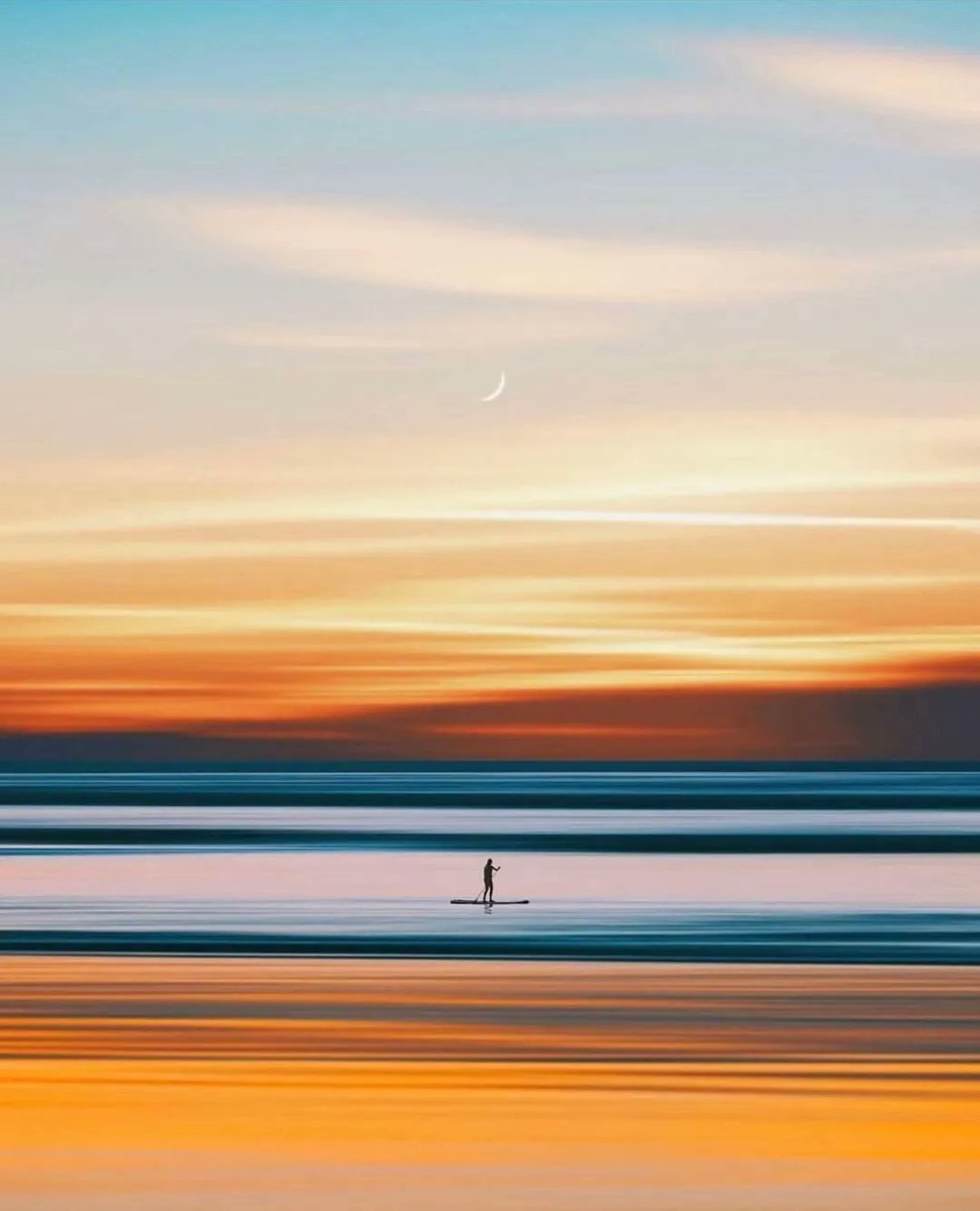 Surfing & Sunset 💛
#surf #sunset #photography #art