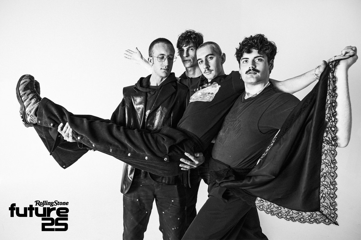 RollingStone's tweet photo. @sanbenito @GloTheofficial @NewJeans_twt Rolling Stone places @modelactriz on the #RollingStoneFuture25 ⚡

The industrial-dance rioters are the wildest, buzziest band in Brooklyn. Get on board early while you still can.

More on Model/Actriz: https://t.co/rKOdy3r7ng https://t.co/BLD7MilOcv